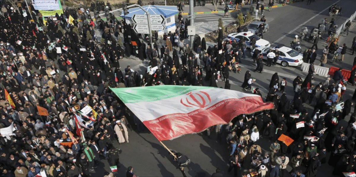 اجتماع أمني في إيران لمواجهة الاحتجاجات.. وشيرين عبادي: نظام الملالي سيسقط (فيديو)