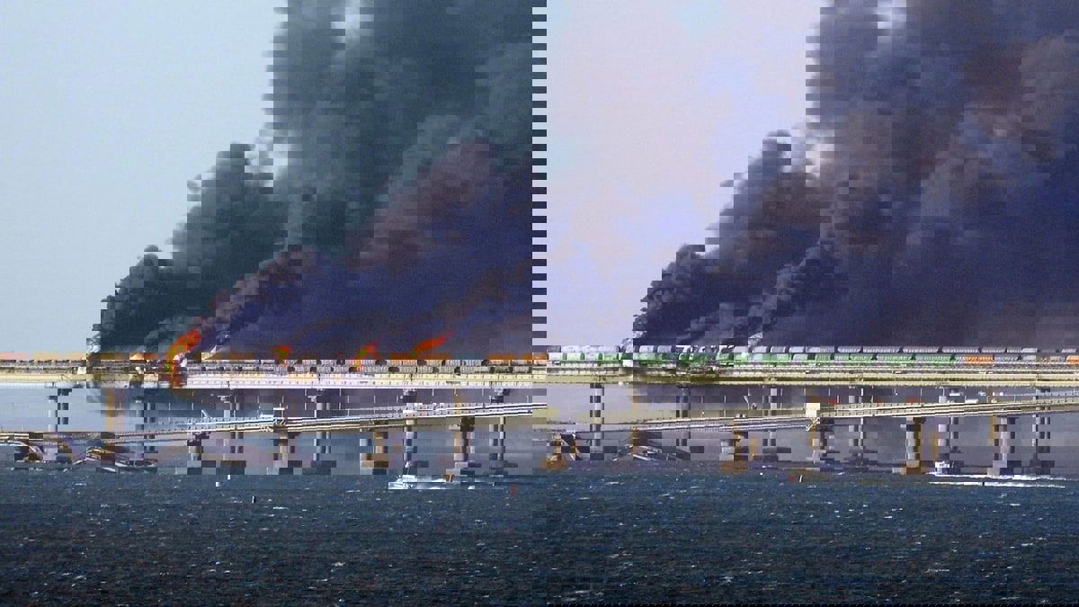 صحف عالمية: روسيا "تسابق الزمن" لربط خطوط الإمداد بعد انفجار جسر القرم