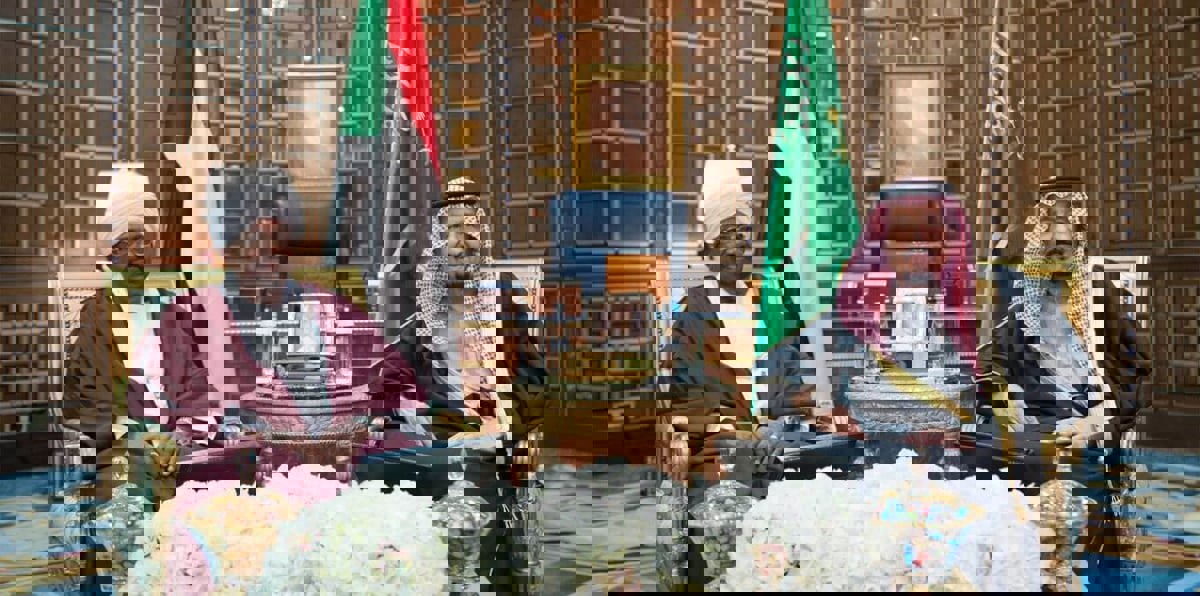 بالصور.. الملك سلمان يستقبل عمر البشير في طنجة المغربية