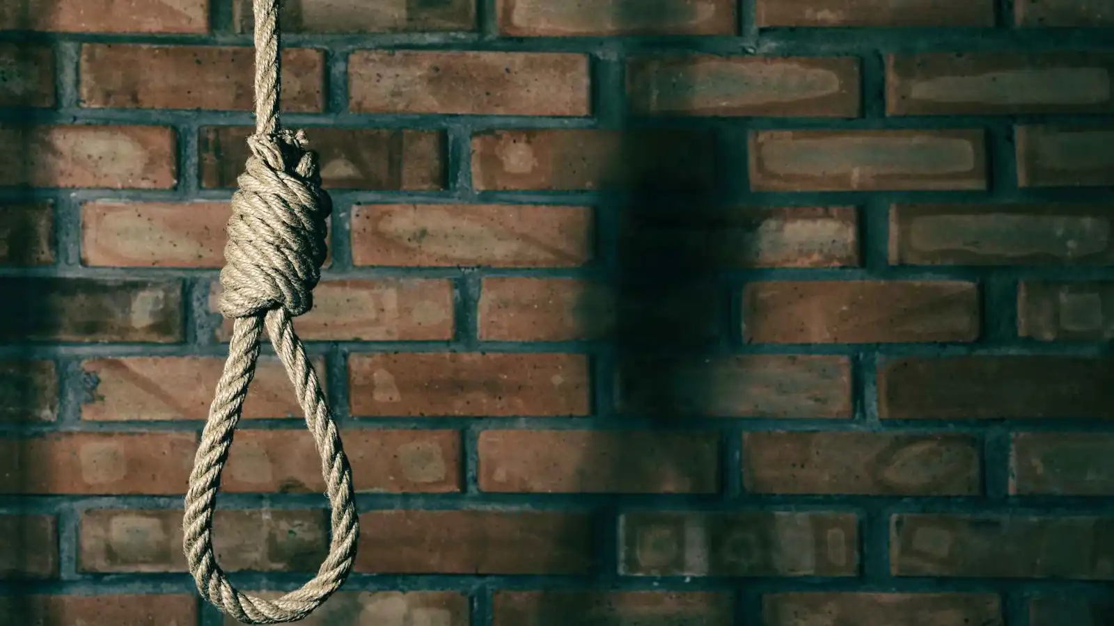 هزت صعيد مصر.. زوجة "حامل" تنهي حياتها شنقا