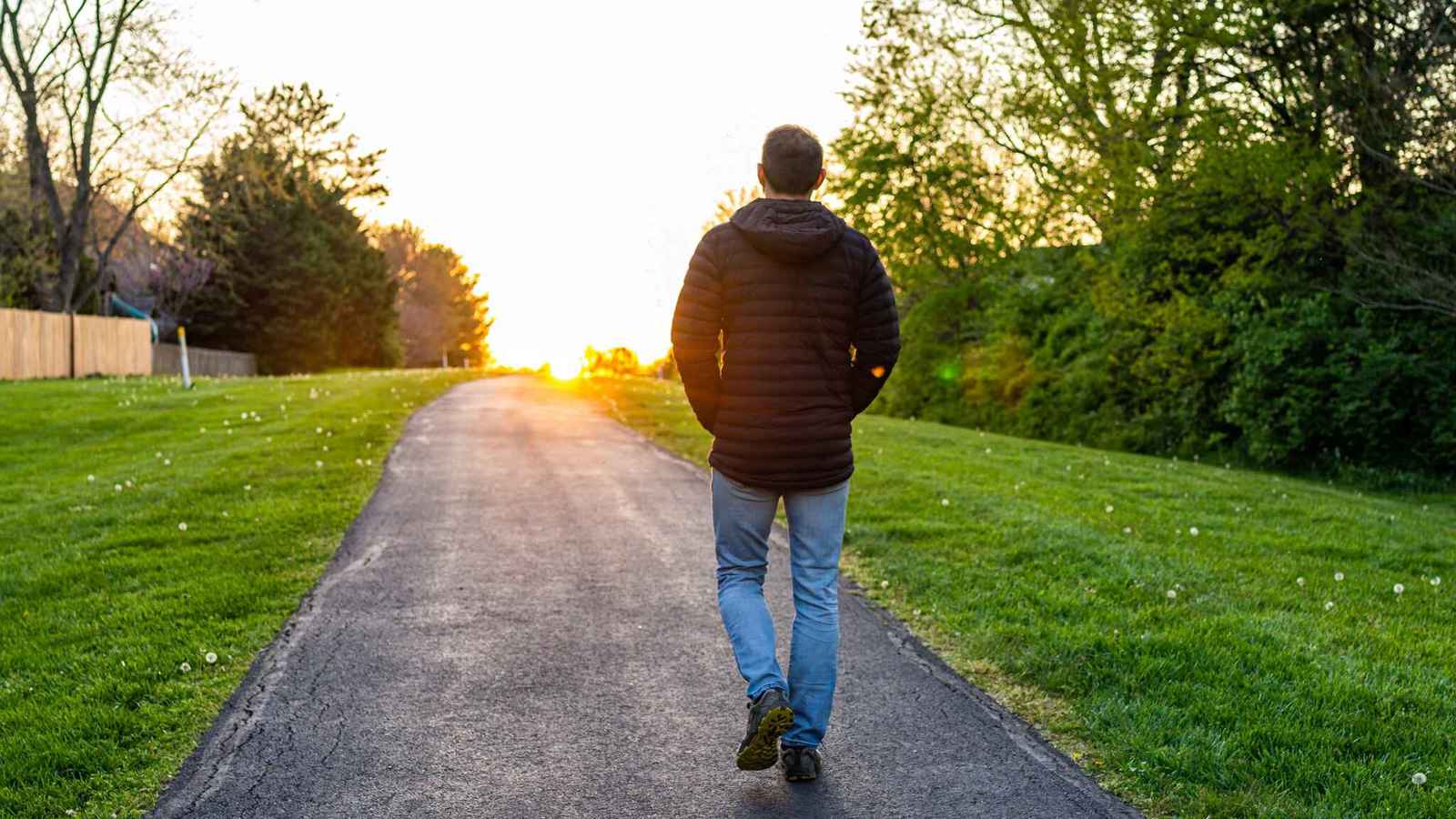 يحارب 13 نوعًا من السرطان.. دراسة تكشف فوائد المشي اليومي