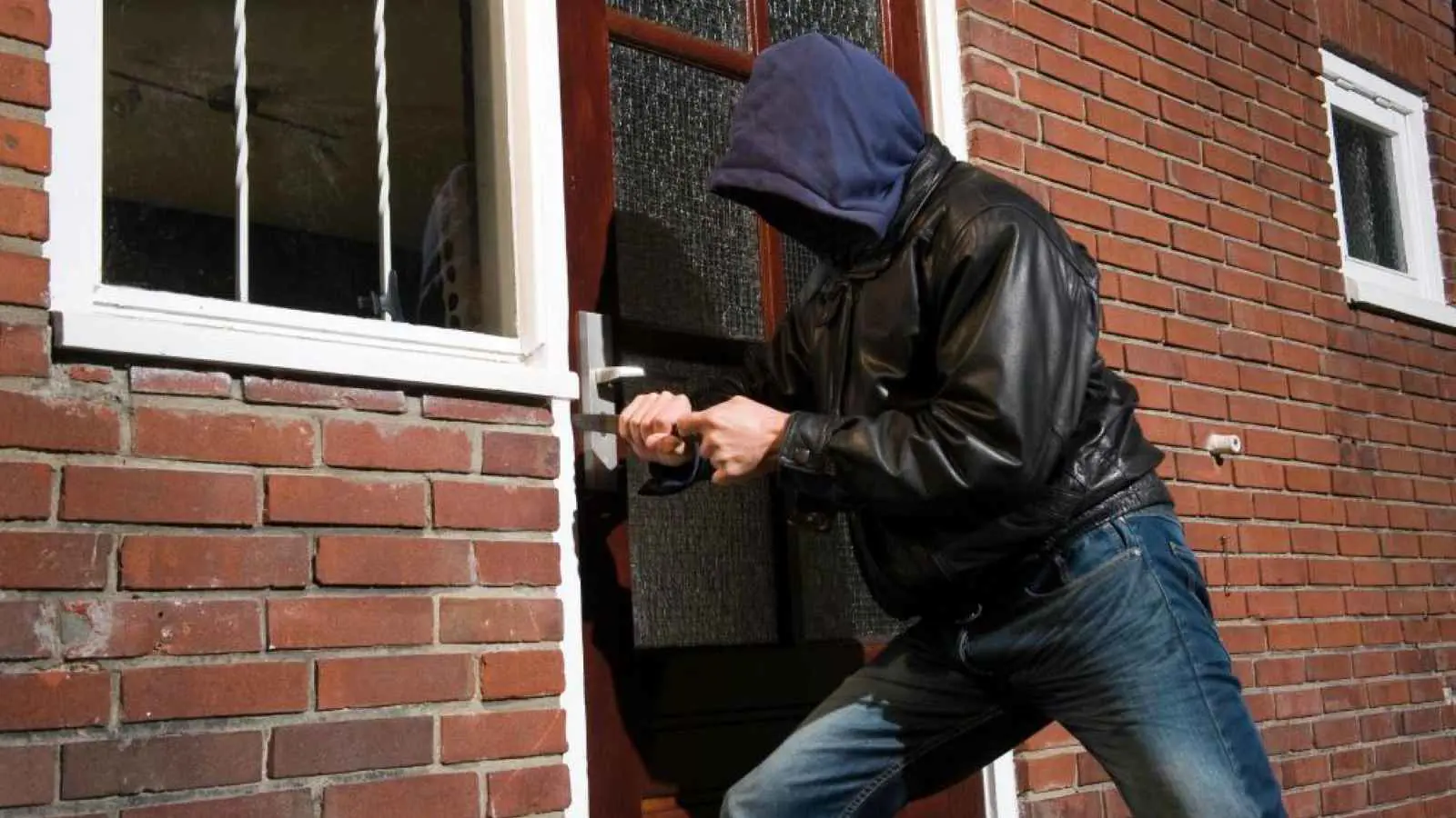 توقيف ياباني اقتحم أكثر من ألف منزل لسبب "صادم"