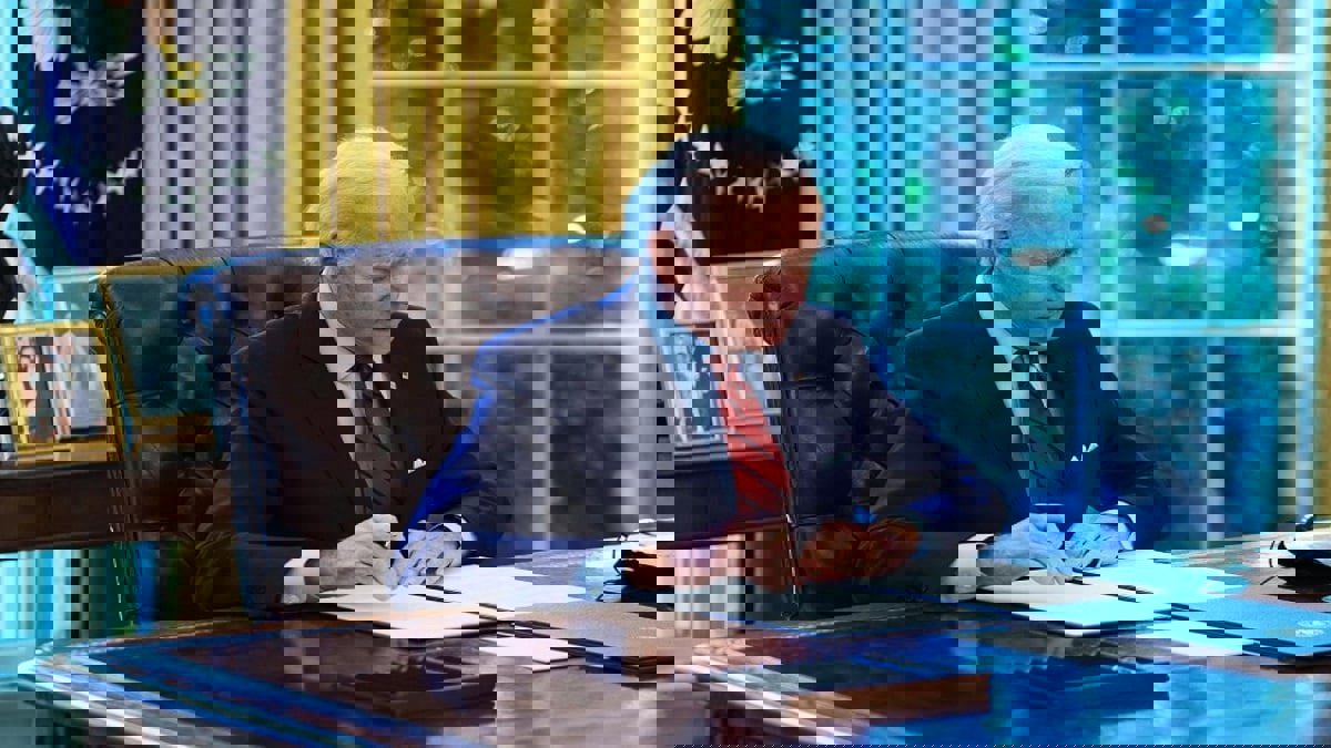 صحف عالمية: قرارات بايدن تدعم الحوثيين وعقوبات أمريكية على شركات تدعم داعش في أفريقيا