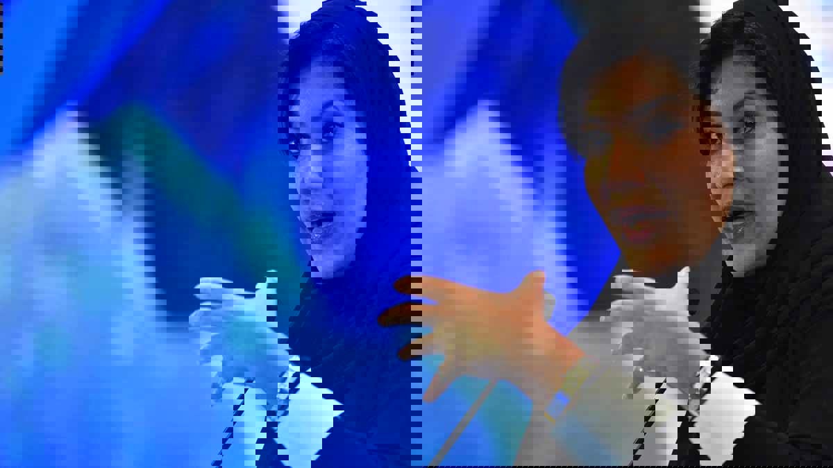 لتقديم التعازي.. سفيرة السعودية تزور القاعدة البحرية في بنساكولا بفلوريدا