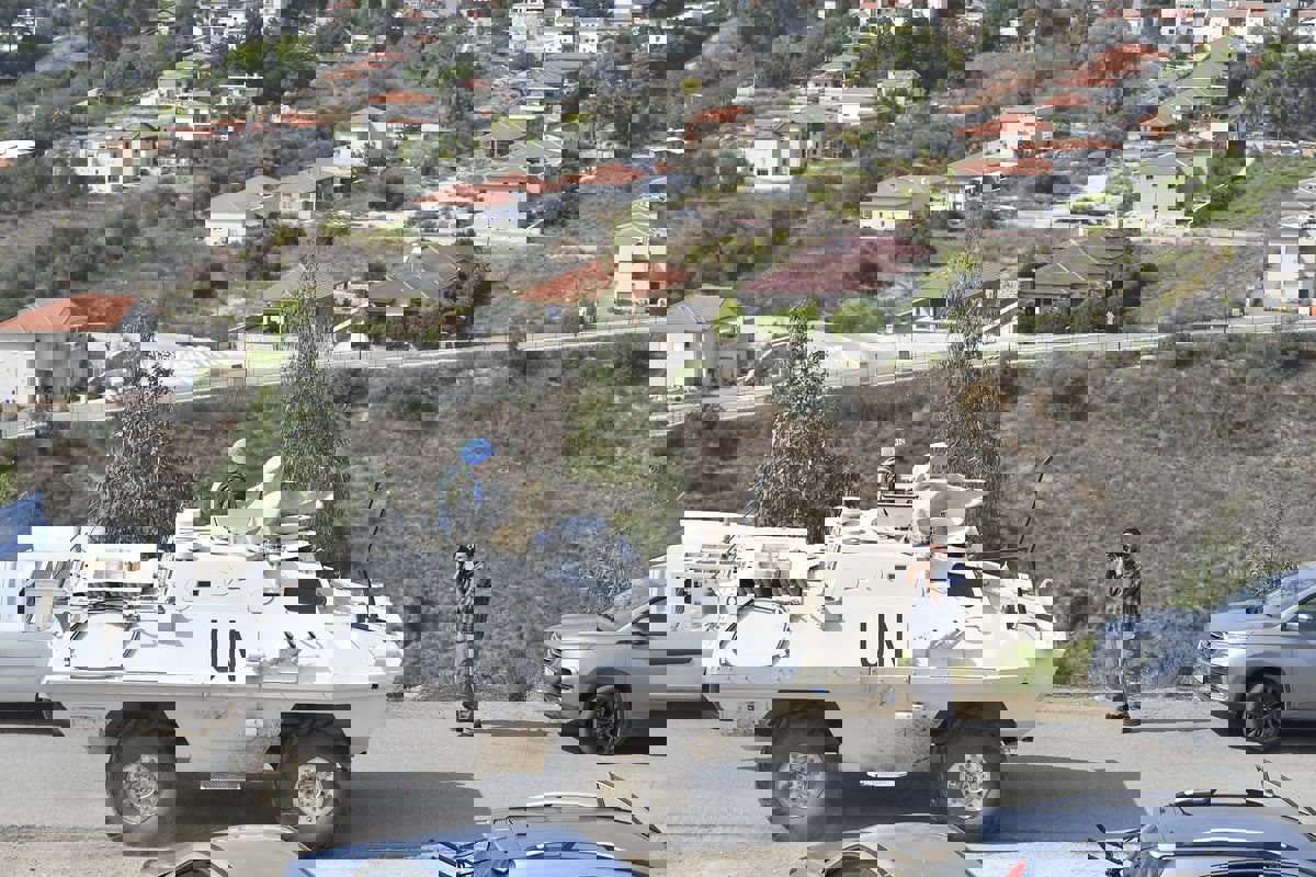 غارة على آلية لليونيفيل في لبنان.. والجيش الإسرائيلي ينفي مسؤوليته