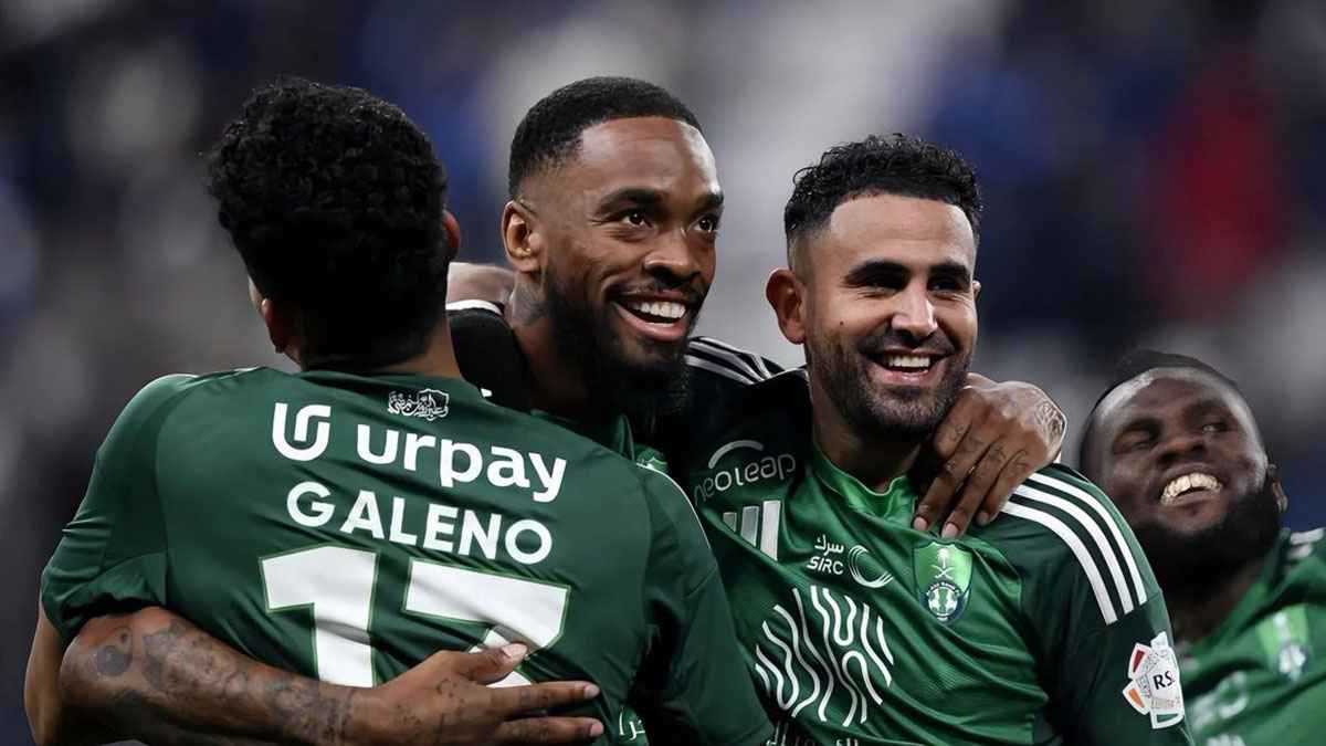 3 عوامل حاسمة.. هل انتهى دور رياض محرز في الأهلي السعودي؟ 