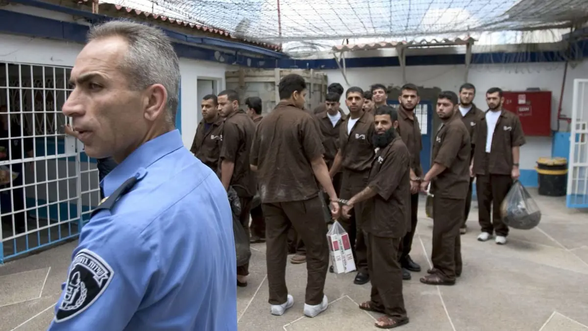 "شؤون الأسرى" الفلسطينية تحذر من اندلاع "مواجهة شاملة بالسجون الإسرائيلية