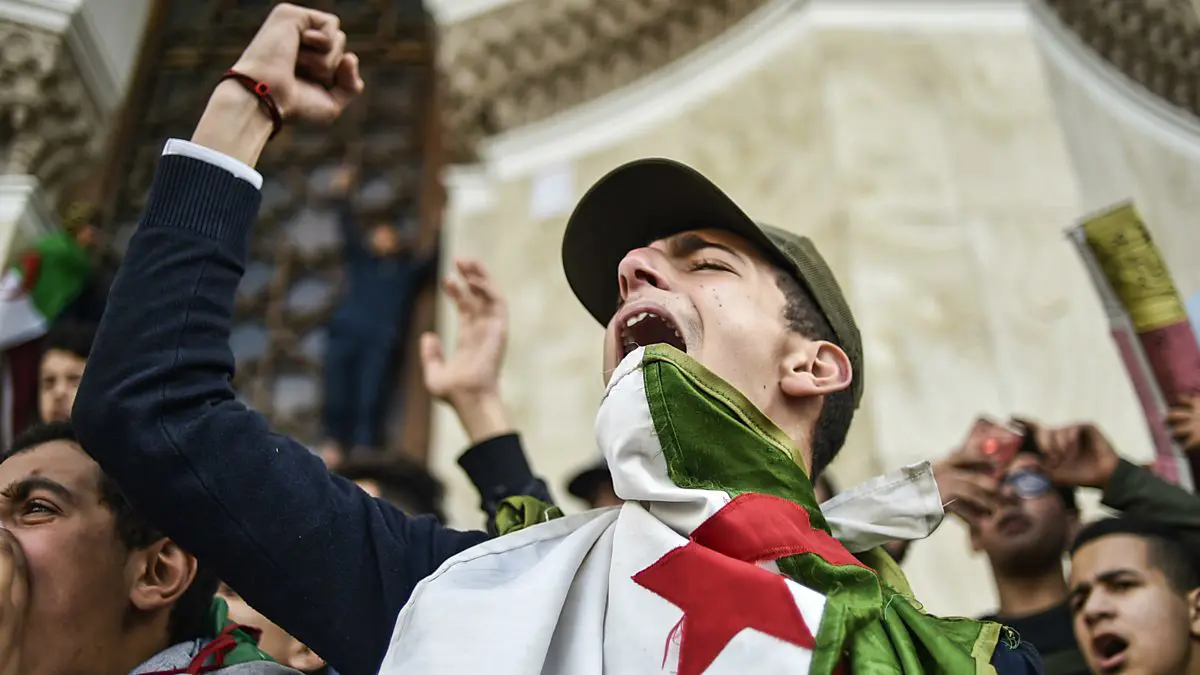 الجيش الجزائري يجدّد "تأييده التام" لمطالب الشعب