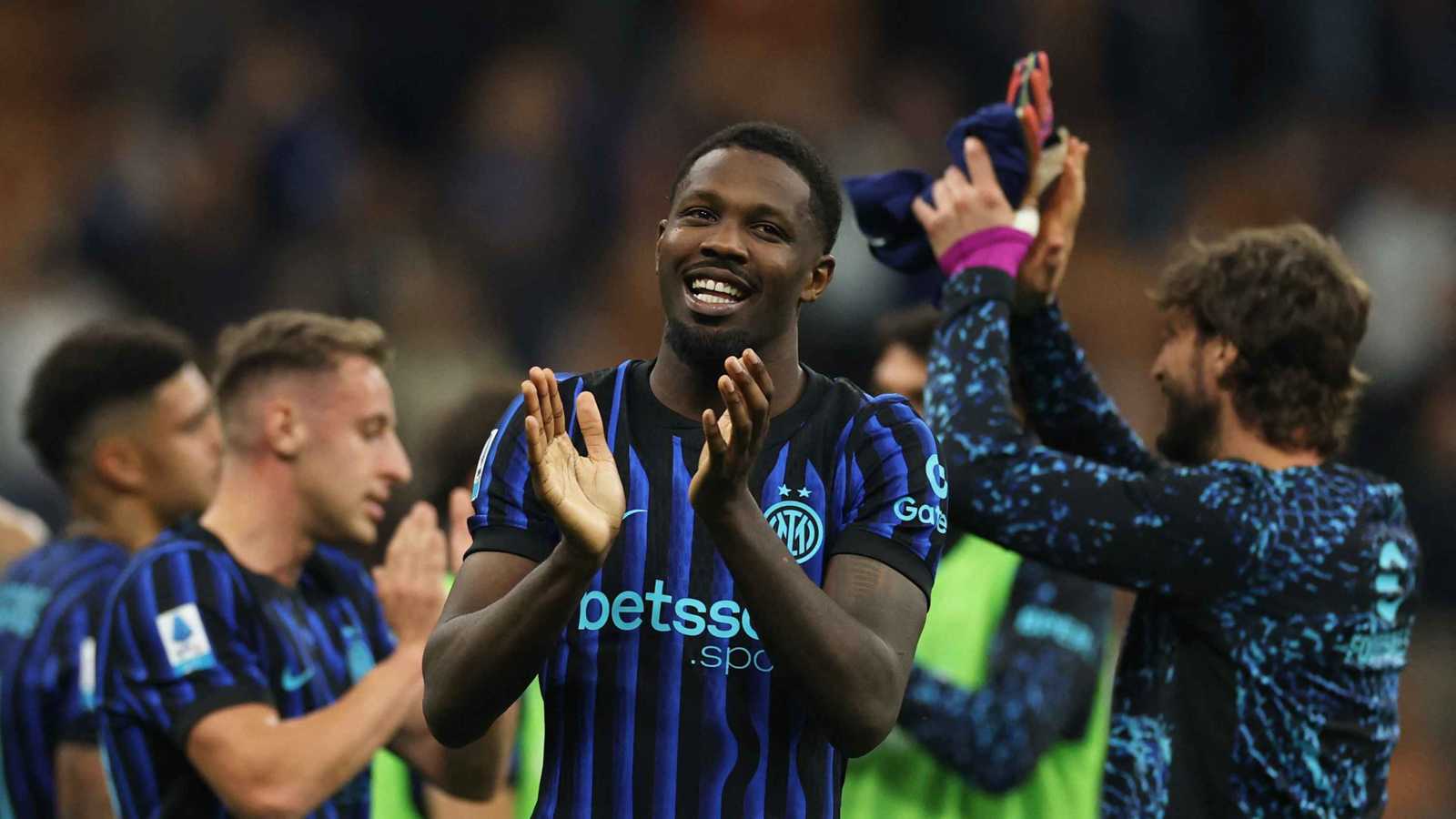 بعد خسارة نابولي أمام لاتسيو.. كم نقطة يحتاجها إنتر لحصدلقب الدوري الإيطالي؟ 