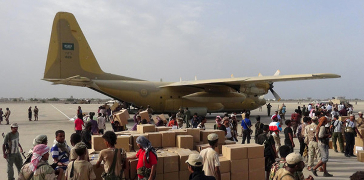 طائرة سعودية محملة بـ10 أطنان من المساعدات تهبط في اليمن