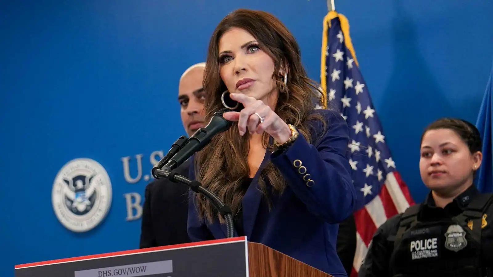 بعد أحداث مينيابوليس.. إلزام ضباط "الأمن الداخلي" الأمريكي بالكاميرات