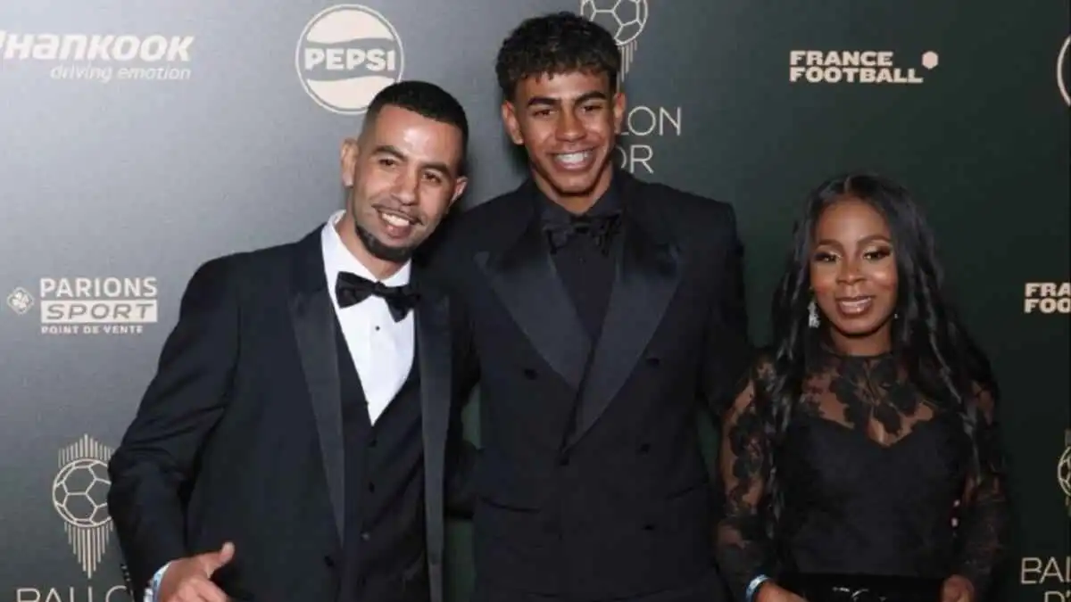 والد لامين يامال يطلب 100 يورو لأخذ صورة مع نجله (فيديو)