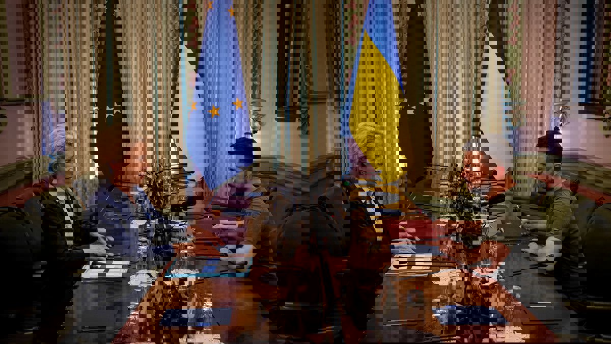 ‪  صحف عالمية: الفساد يهدد حلم الأوكرانيين بالانضمام لأوروبا وحرب بين إسرائيل وإيران