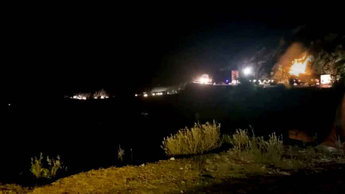 مصدر عسكري لـ "إرم نيوز": واشنطن قصفت لأول مرة مواقع حوثية في مناخة