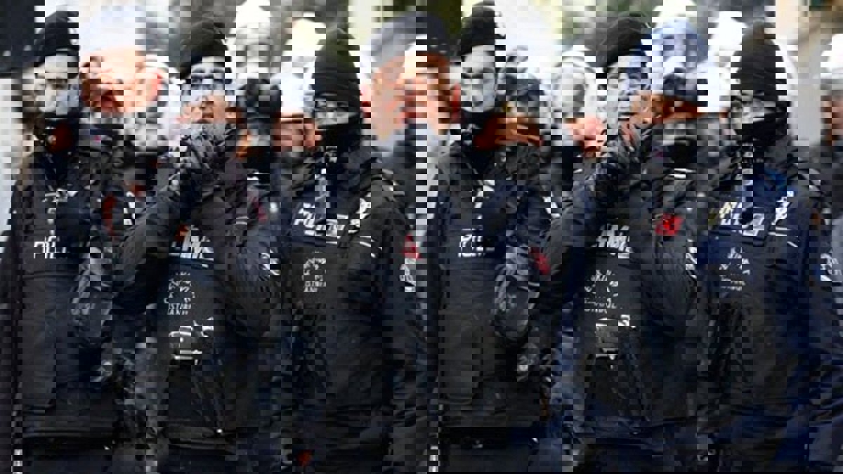 تركيا تعتقل العشرات من القضاة والمهندسين بدعوى صلتهم بغولن