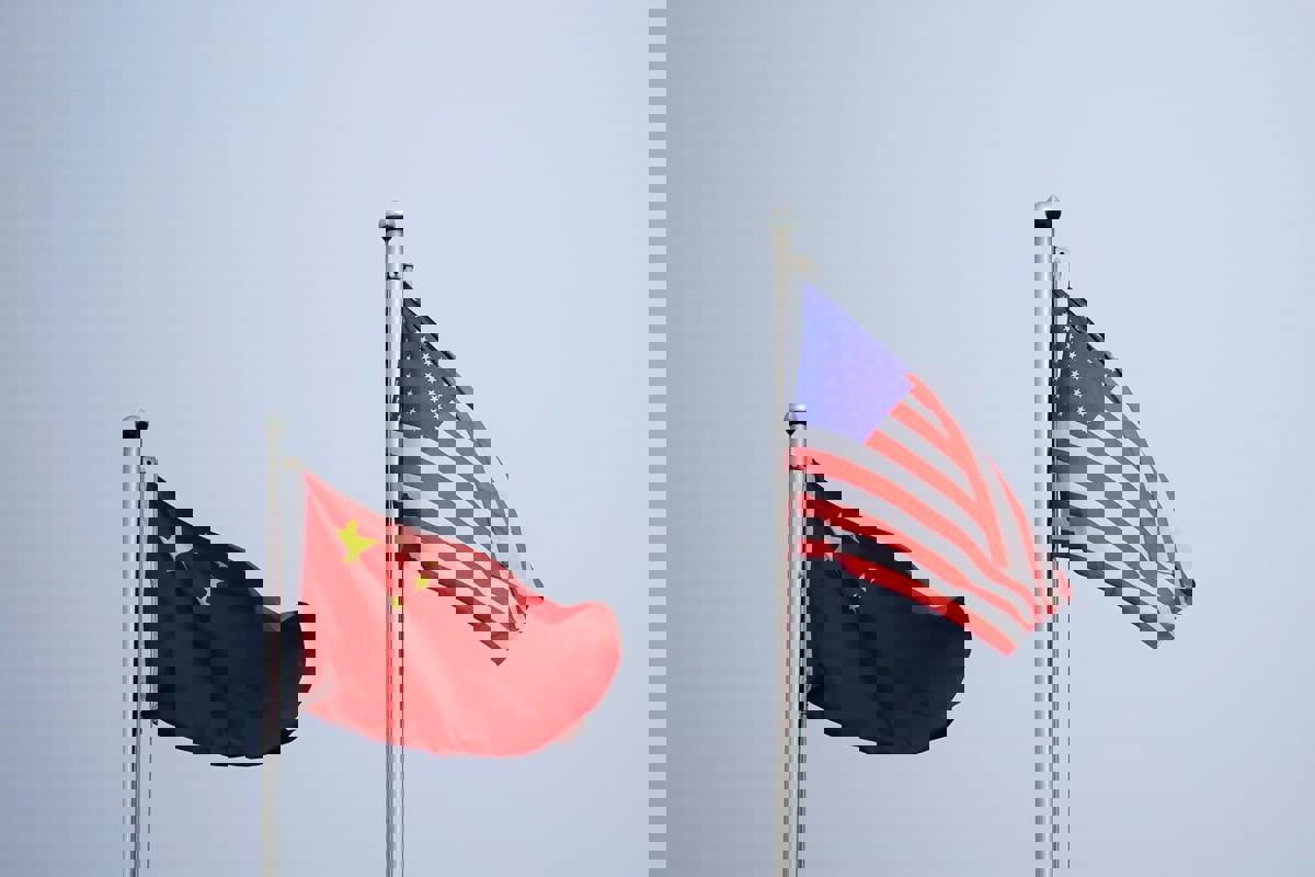 أمريكا والصين.. علاقة مرهونة بعوامل تزيد العداء وأخرى تمنع "الكارثة"