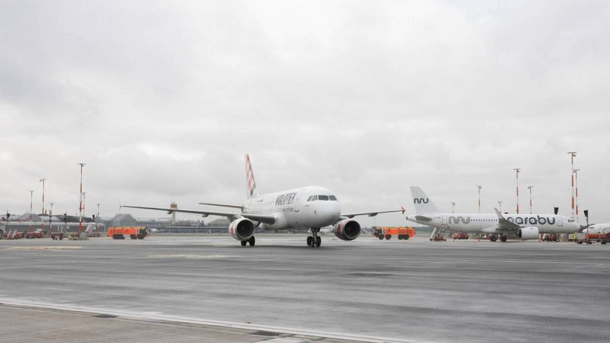 إغلاق مطار هامبورغ بألمانيا بسبب "احتجاز رهائن"