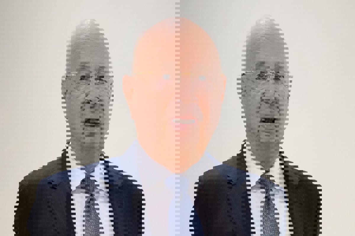 اتهامات لمؤسس "دافوس" كلاوس شواب بـ"التمييز والتحرش"