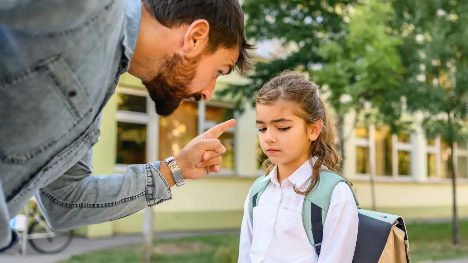 من دون عقاب أو صراخ.. سر تربية طفل يضبط سلوكه بنفسه