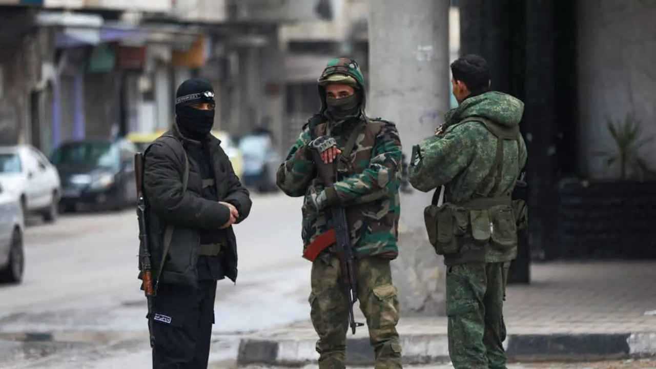 مقتل عنصر بالأمن السوري بهجوم مسلح في ريف إدلب