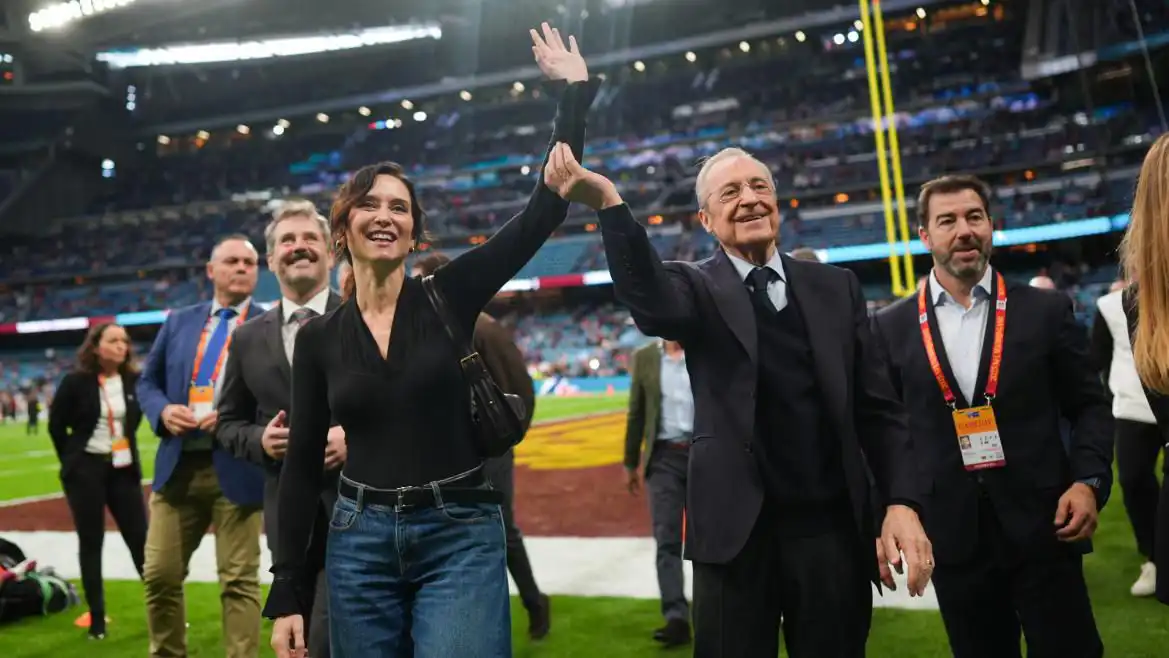 فلورنتينو بيريز رئيس نادي ريال مدريد مع إيزابيل دياز