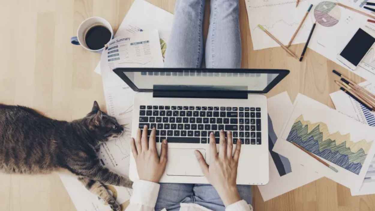 العمل من المنزل أم المكتب.. ما الحل الأمثل؟