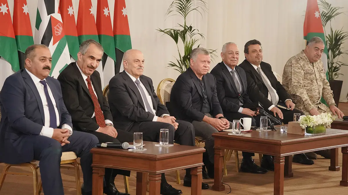 طفل أردني يعترض موكب ملك الأردن وهذا ما حدث له (فيديو)