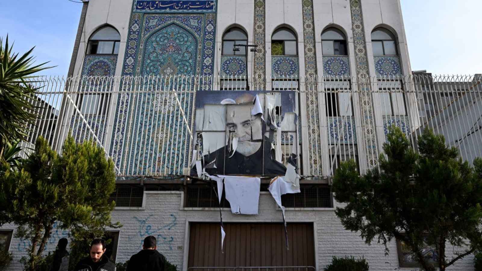 بعد سنوات النفوذ و"الاشتباك".. هل تعود إيران إلى سوريا "من الشباك"؟