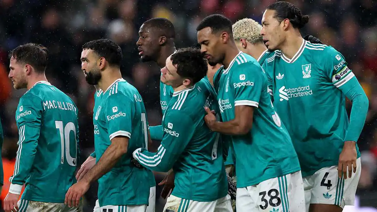 غموض حول موعد عودته.. نجم ليفربول يثير قلق جماهيره