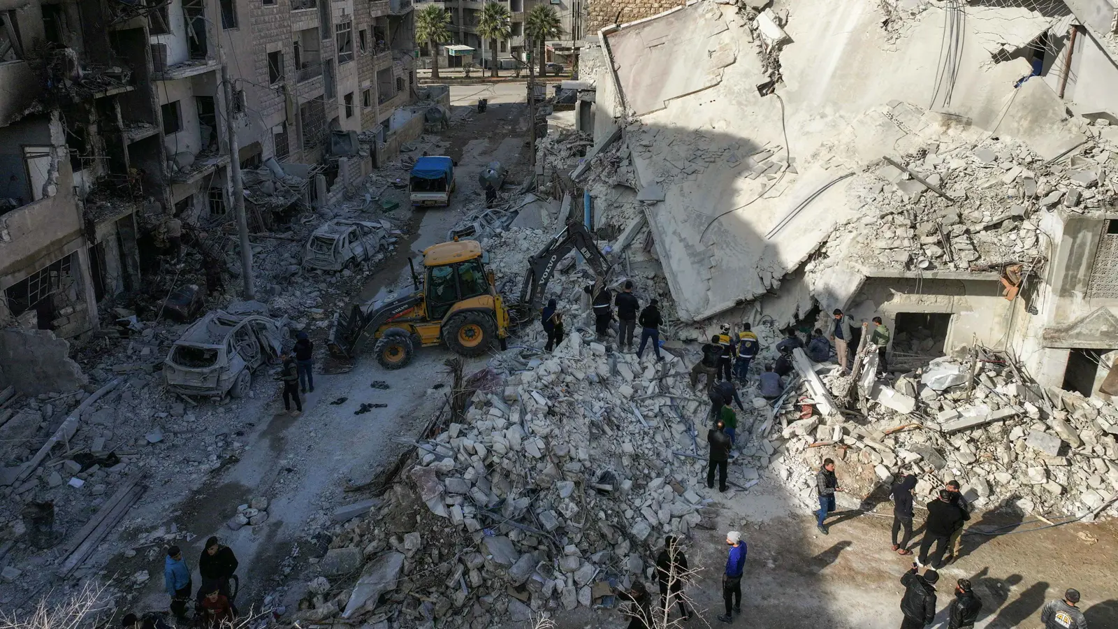 "مقسمة ومدمرة".. تقرير ميداني يرصد "الكارثة" في حلب السورية (صور)