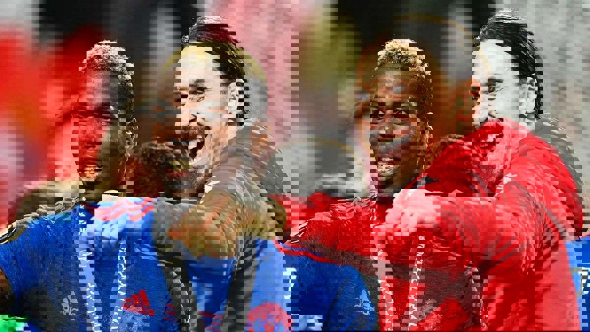 إبراهيموفيتش يطالب مانشستر يونايتد بإطلاق سراح بوغبا