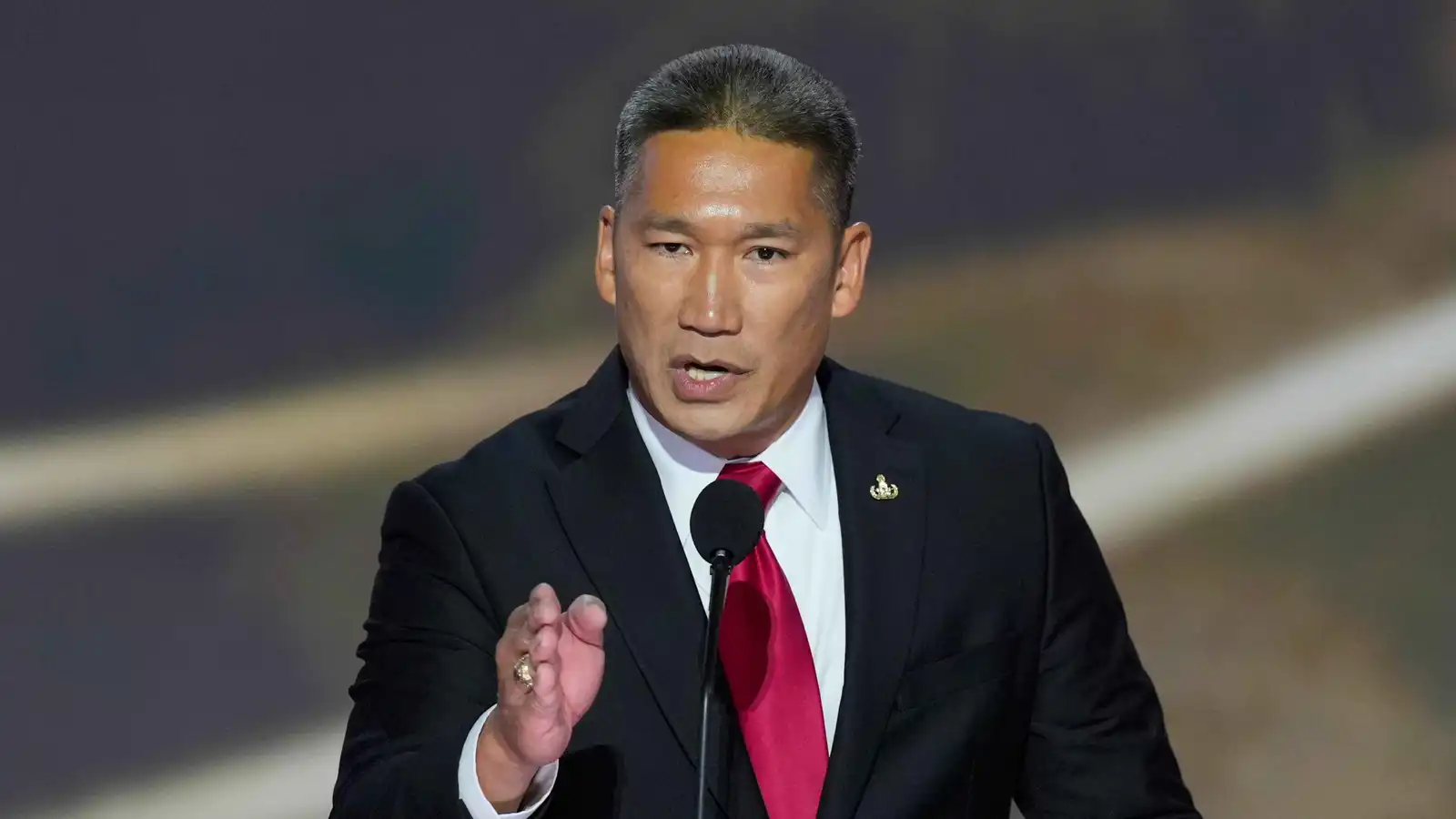 من لاجئ فيتنامي إلى قيادة البحرية الأمريكية.. من هو هونغ كاو؟