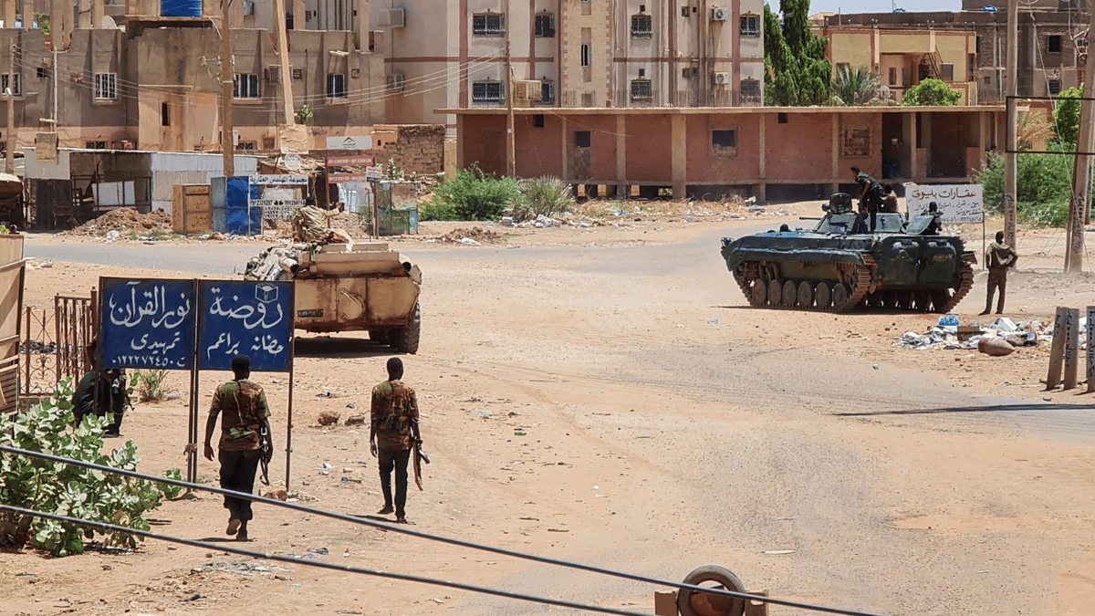 "الدعم السريع" تتهم الجيش السوداني بتدمير جسر الحلفايا 