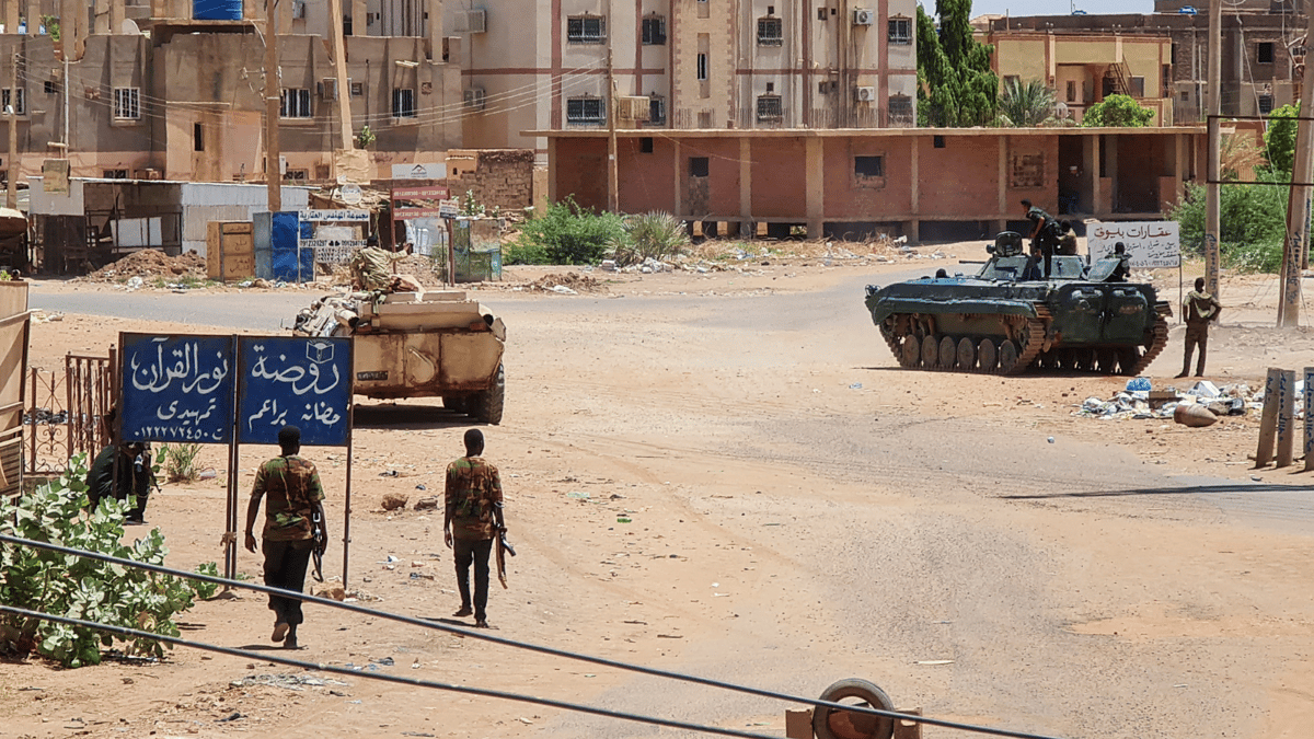 "الدعم السريع" تتهم الجيش السوداني بتدمير جسر الحلفايا 