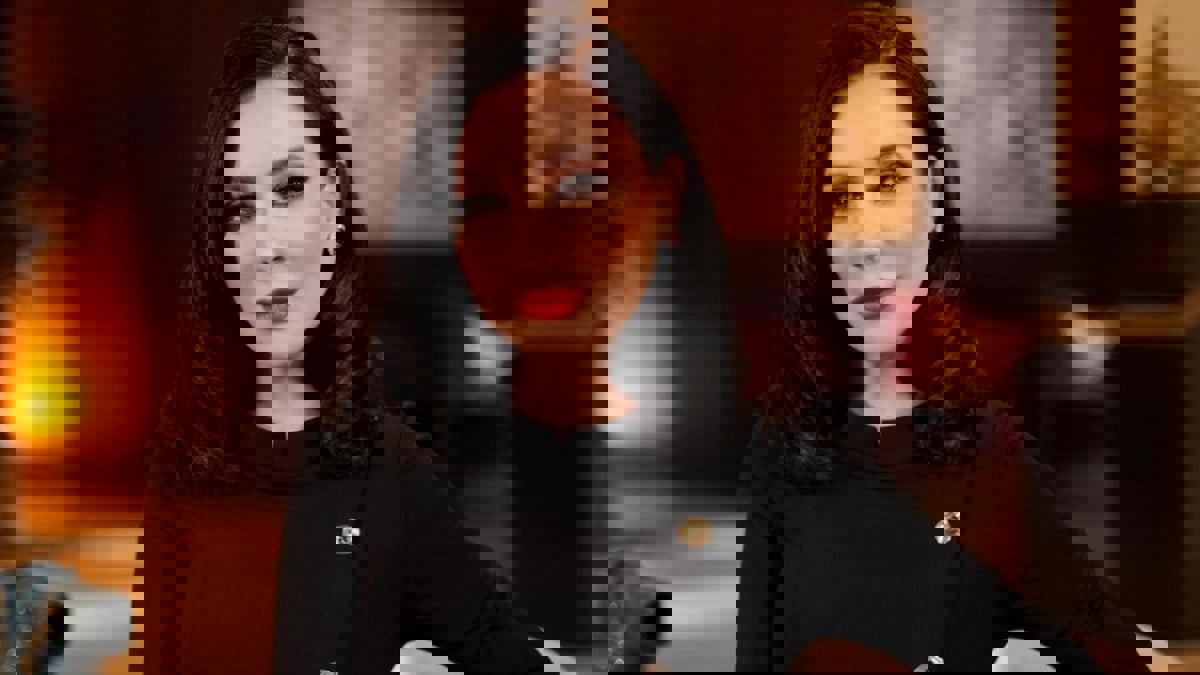 سلاف فواخرجي تدافع عن نضال الأحمدية بعد أزمة "الشوكولامو" 