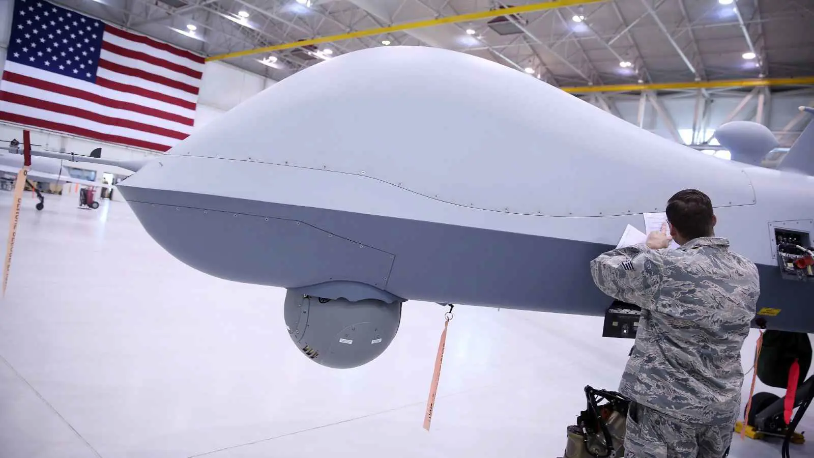 قد يرفع وتيرة الاستهدافات.. قرار أمريكي بشأن "الضربات الجوية"