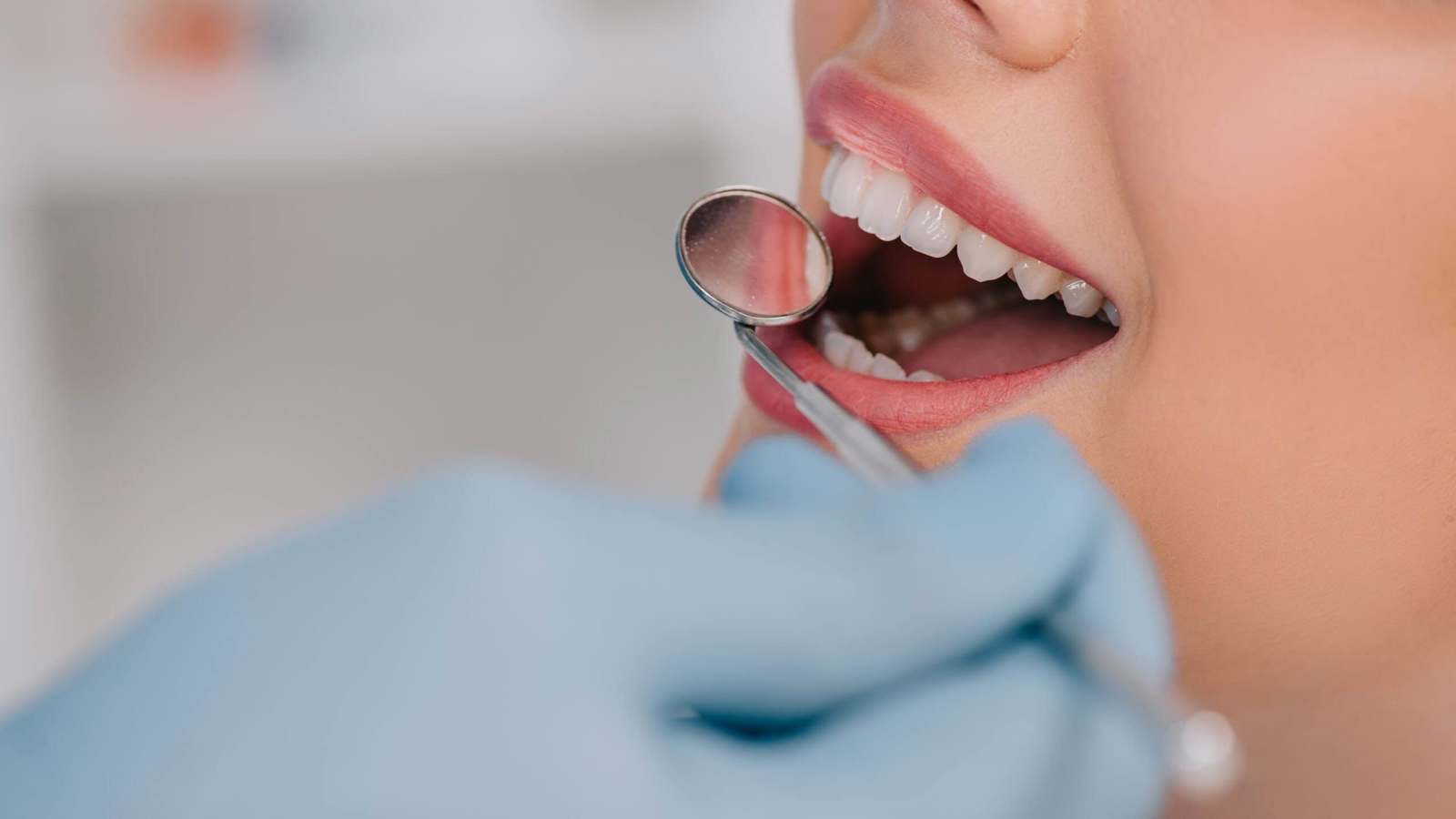 6 تغييرات في الفم قد تكشف عن "أمراض خطيرة"