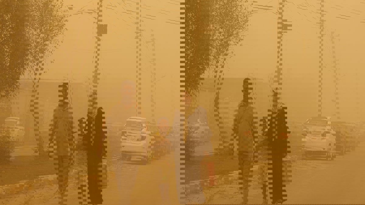 عاصفة ترابية تضرب بغداد (صور)
