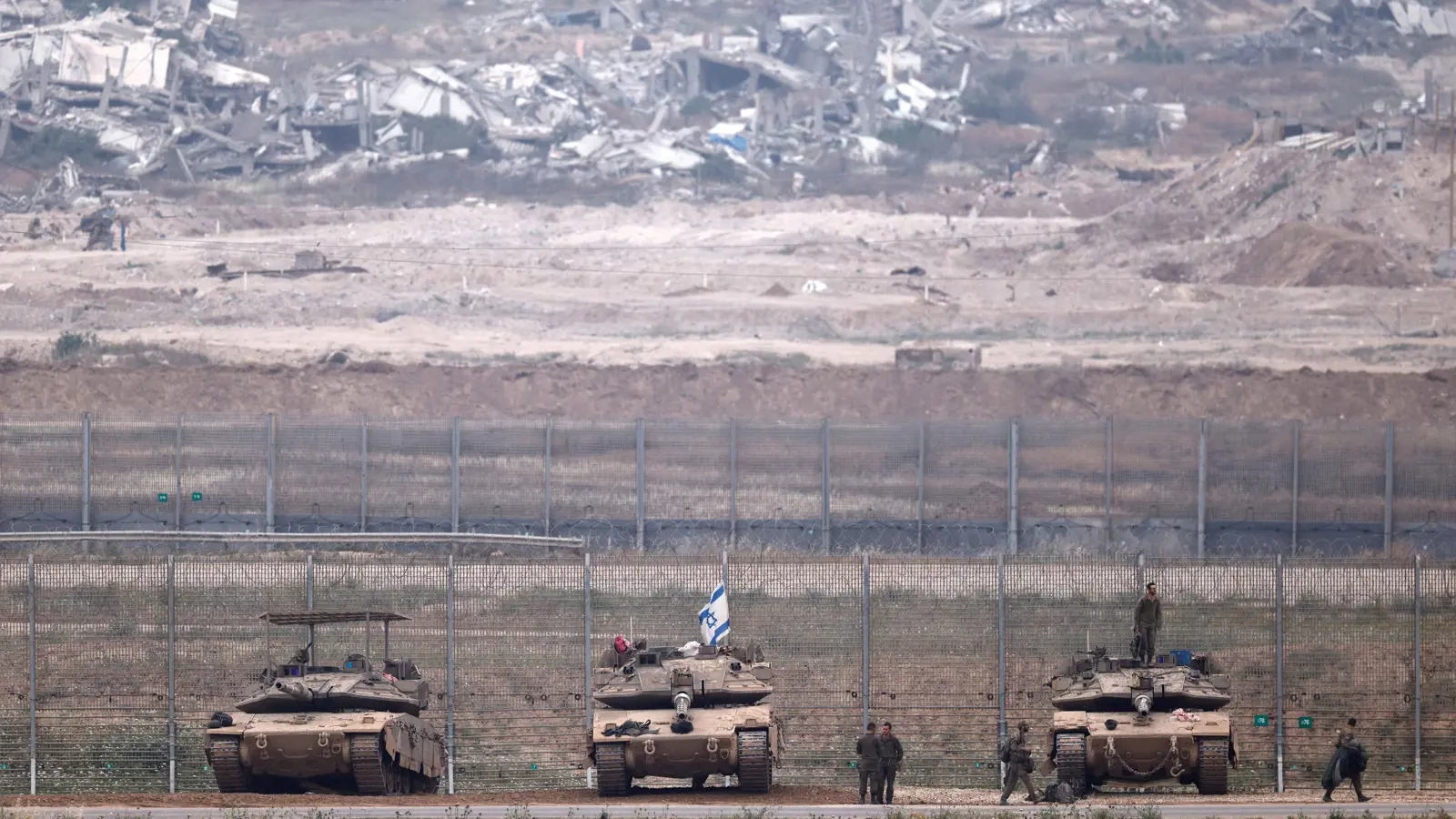 "القرار اتُخذ".. مسؤول إسرائيلي يبرر توسيع الهجوم على قطاع غزة