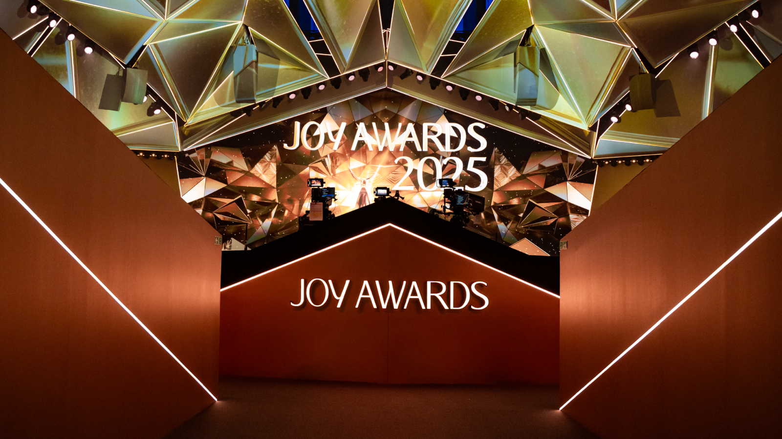 "أجواء مبهرة".. قائمة الفائزين في Joy Awards (فيديو)
