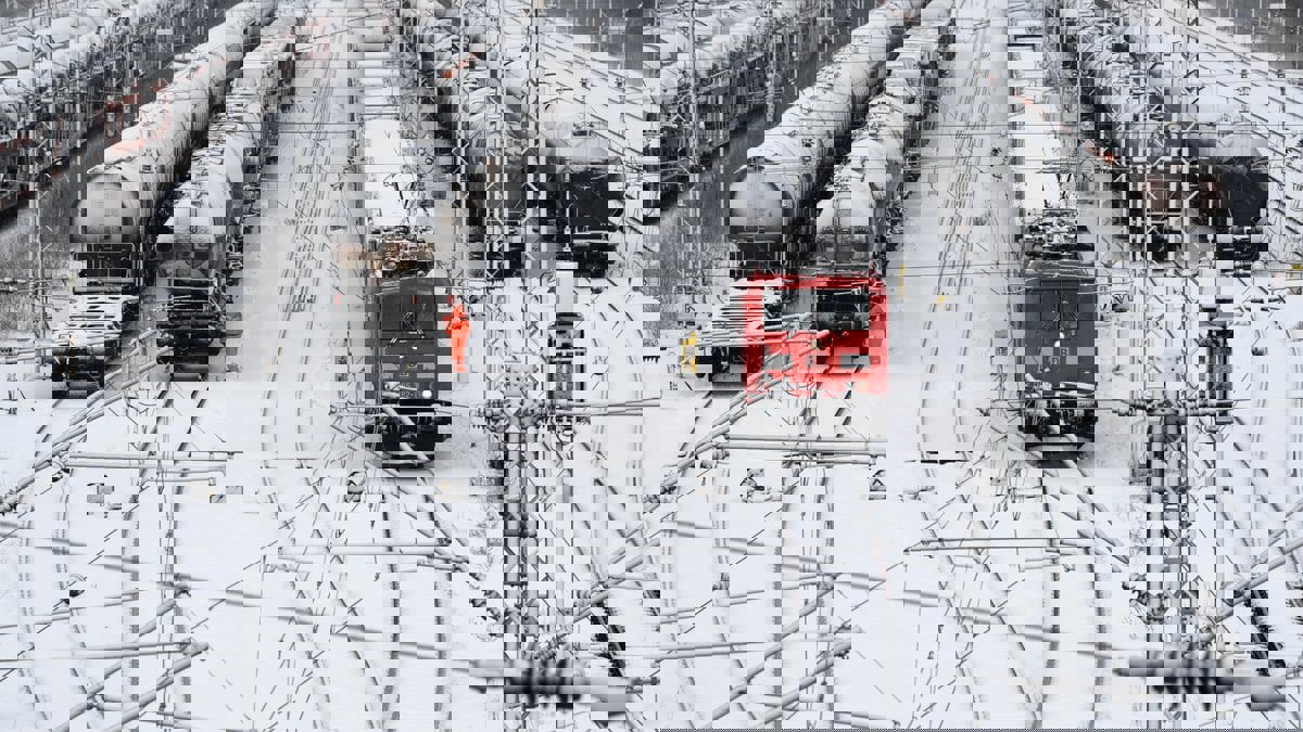 إلغاء رحلات الطيران وقطارات المسافات الطويلة في ميونيخ بسبب الثلوج
