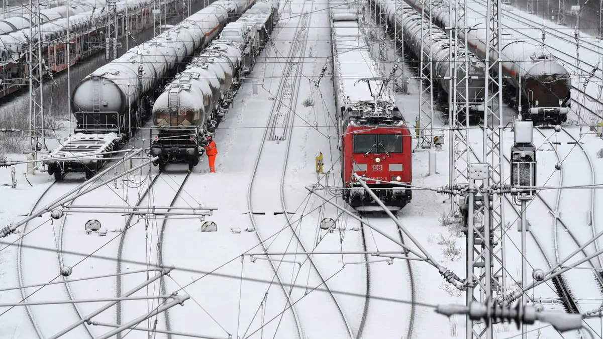 إلغاء رحلات الطيران وقطارات المسافات الطويلة في ميونيخ بسبب الثلوج
