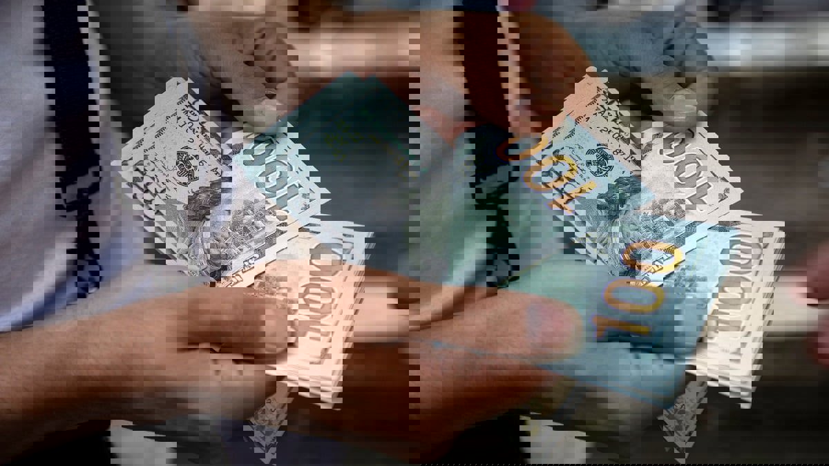 ارتفاع الدولار لأعلى مستوى مقابل اليورو والين والفرنك