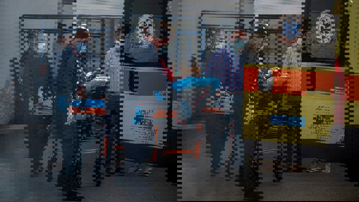  الغارديان: خفر السواحل اليوناني أهدر فرص إنقاذ مركب يقل مئات المهاجرين