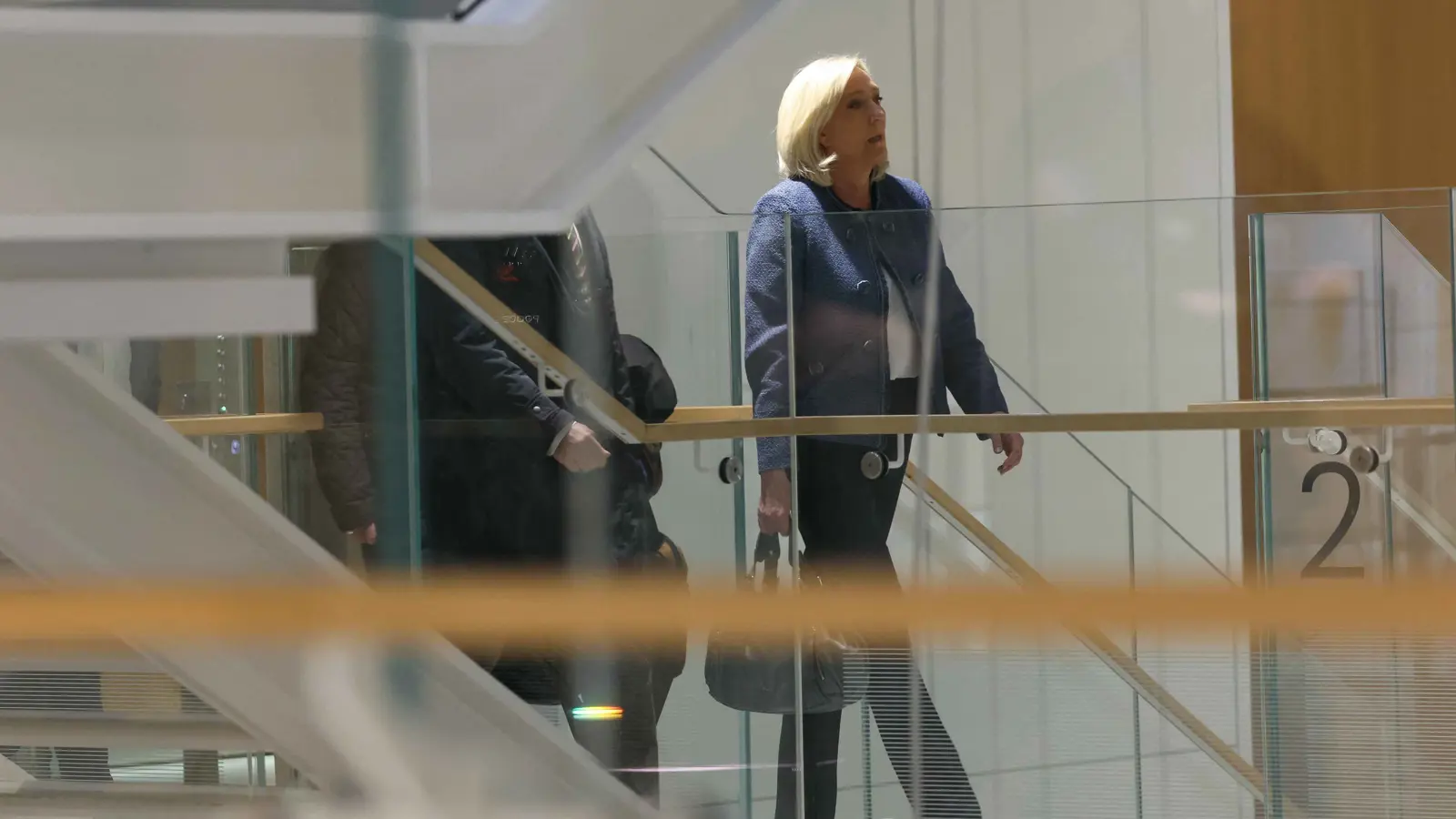 "لوموند": قضاة فرنسا تحت التهديد بعد إدانة مارين لوبان