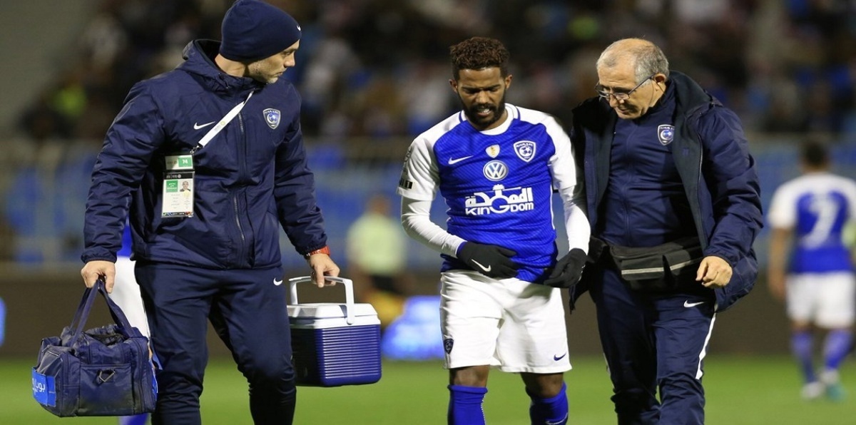 مباراة الهلال والاتفاق.. ماذا فعل نواف بن سعد بعد إصابة نواف العابد؟ (فيديو)