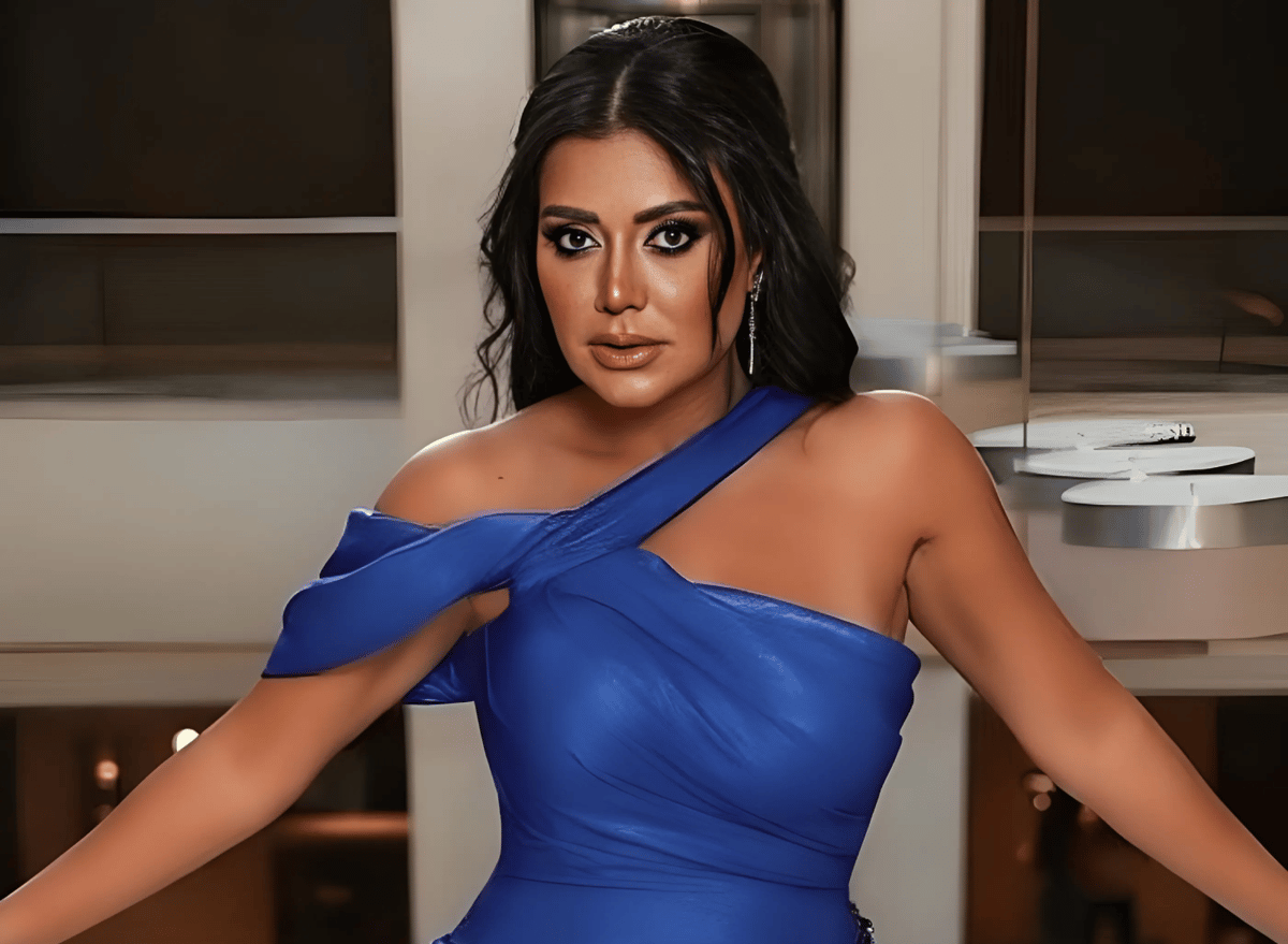 رانيا يوسف تتحدث لـ"إرم نيوز" عن أزمة "البوستر المُسيء"