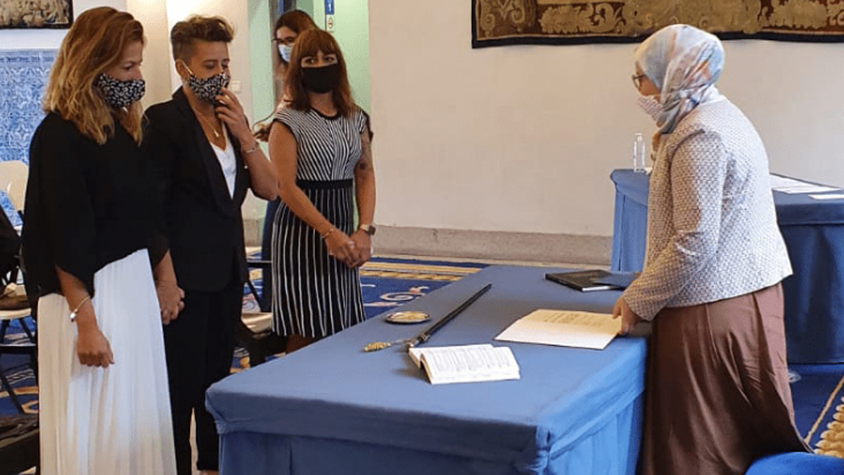 سياسية مسلمة ومحجبة تزوج مثليتين في إسبانيا