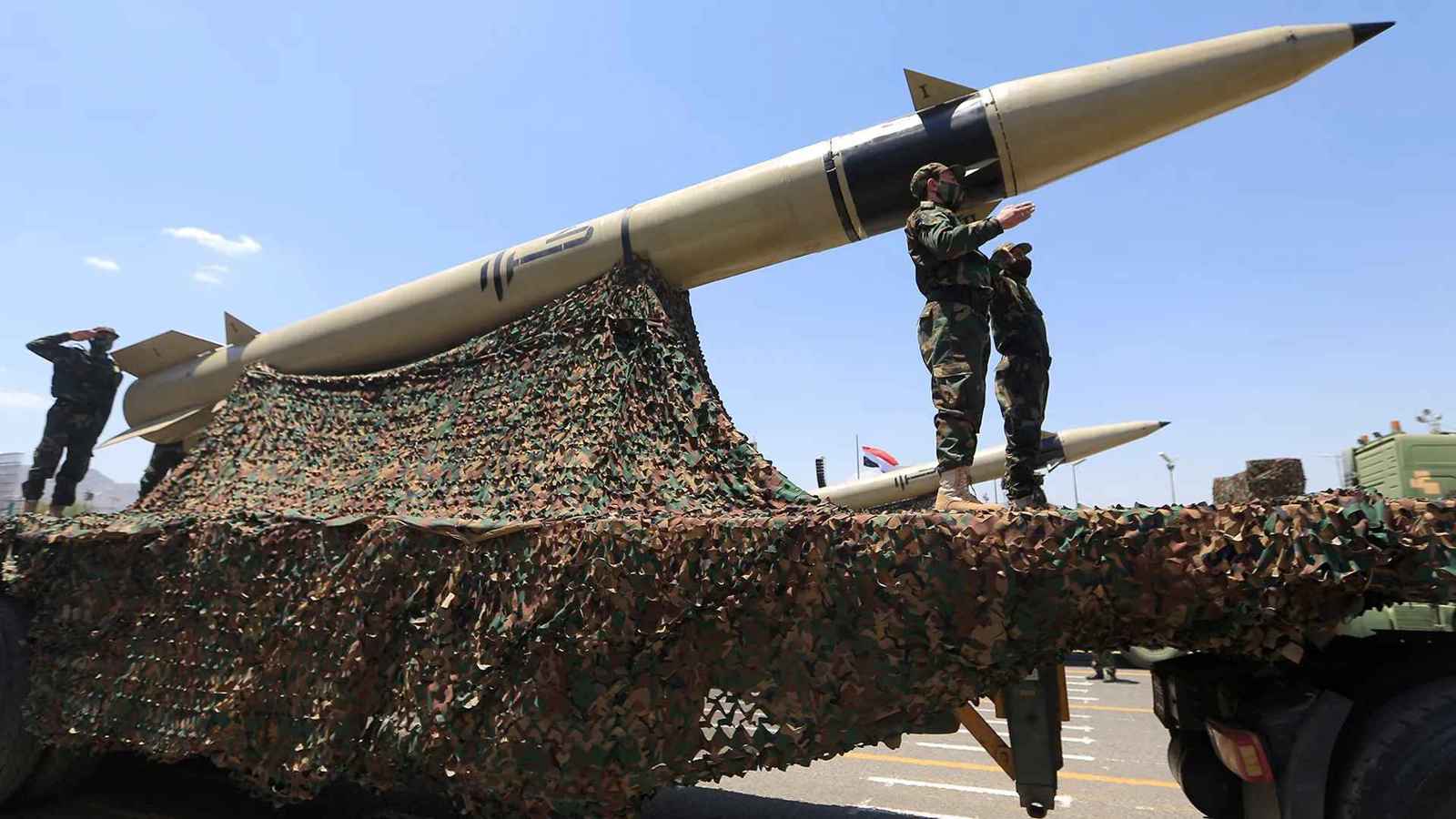 "الزموا الملاجئ".. قيادي حوثي يؤكد مواصلة الهجمات على إسرائيل