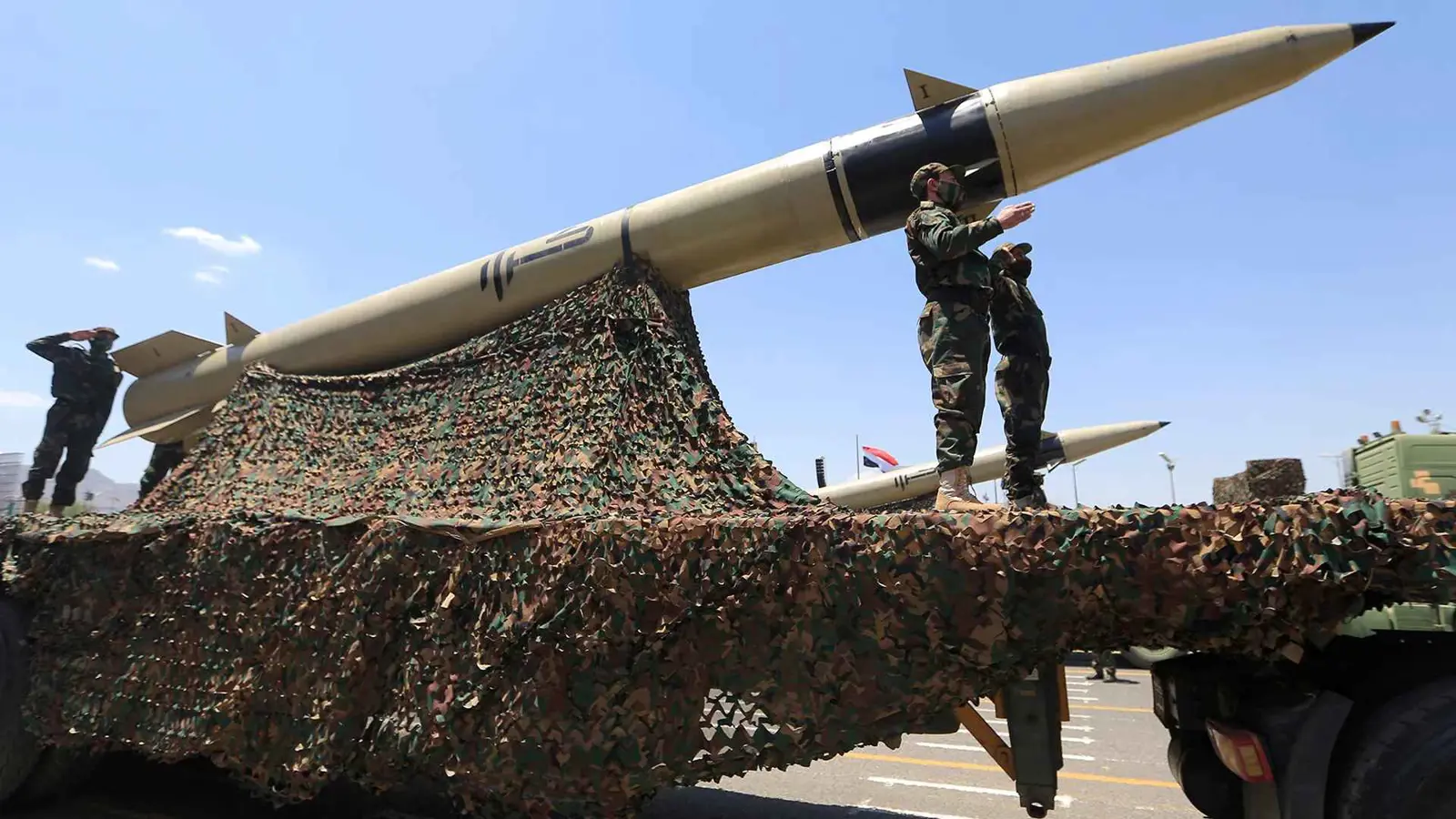 "الزموا الملاجئ".. قيادي حوثي يؤكد مواصلة الهجمات على إسرائيل